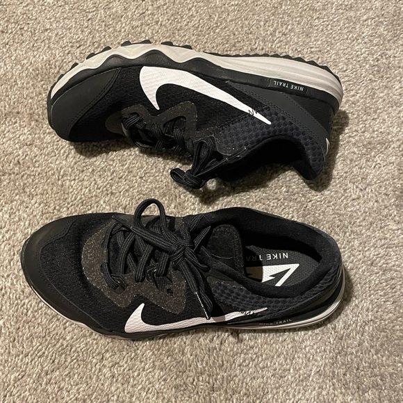 Women's Nike Trail Sneaker - Picture 4 of 4